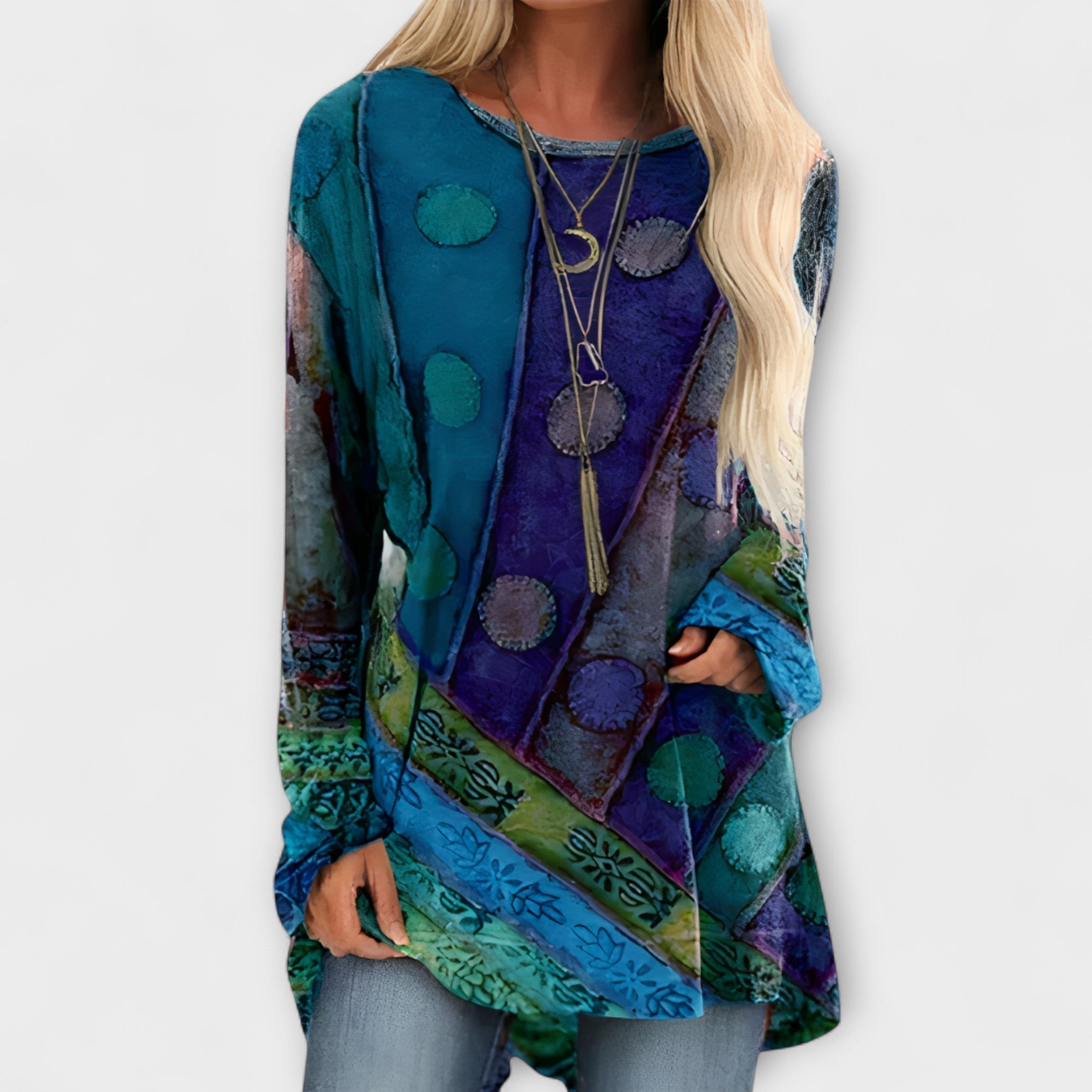 Modische Damenbluse mit Ethno-Muster