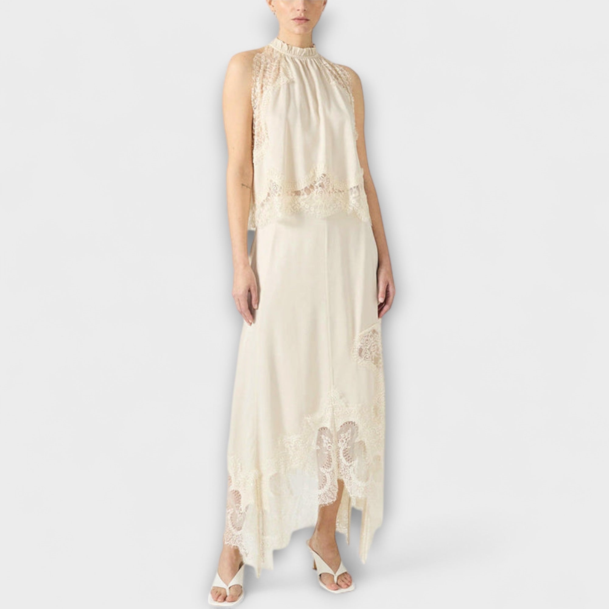 Kaia - Satinbluse mit Spitzenakzenten und plissiertem Ausschnitt im Set