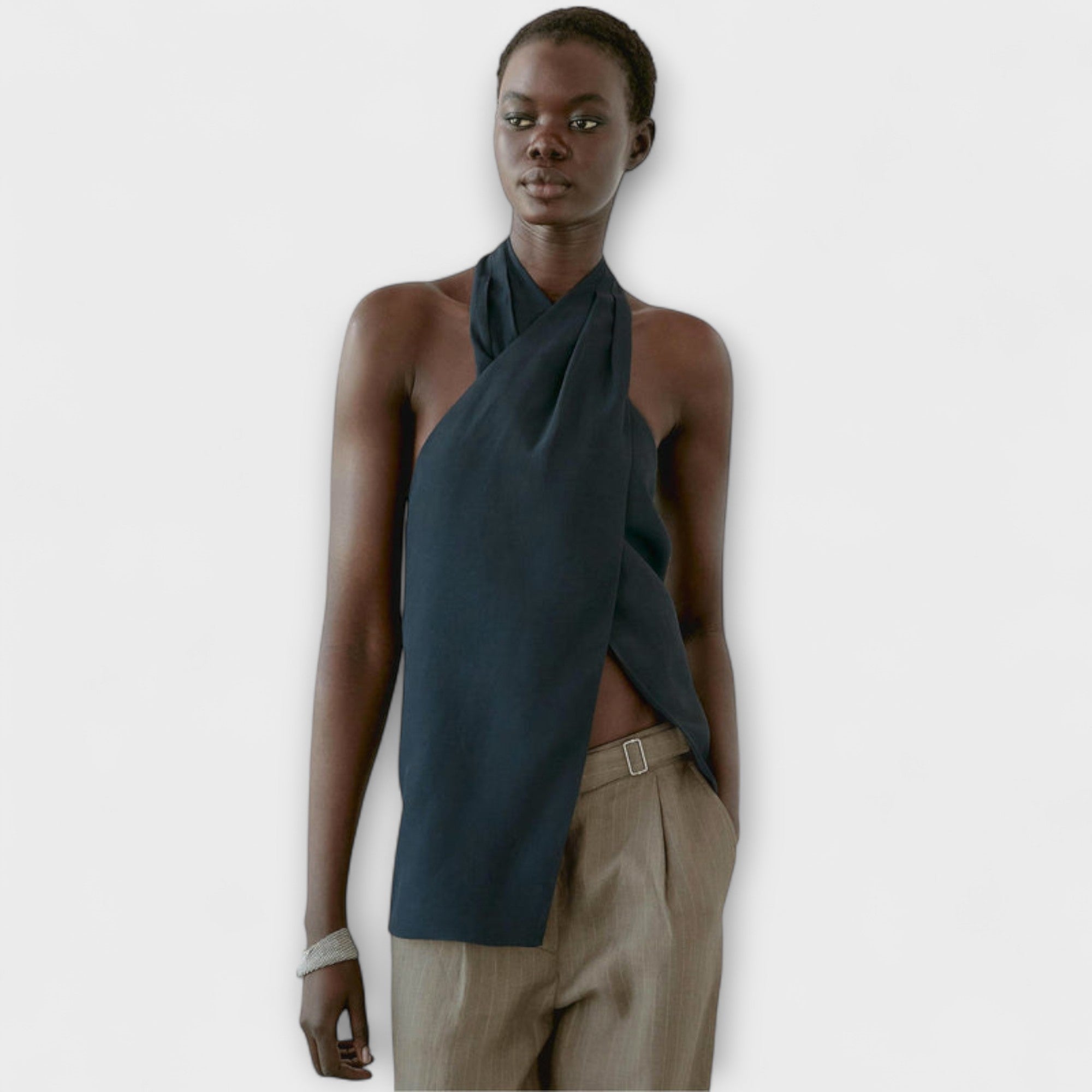 Aurora - Blaue Halterneck-Bluse mit Rückenausschnitt