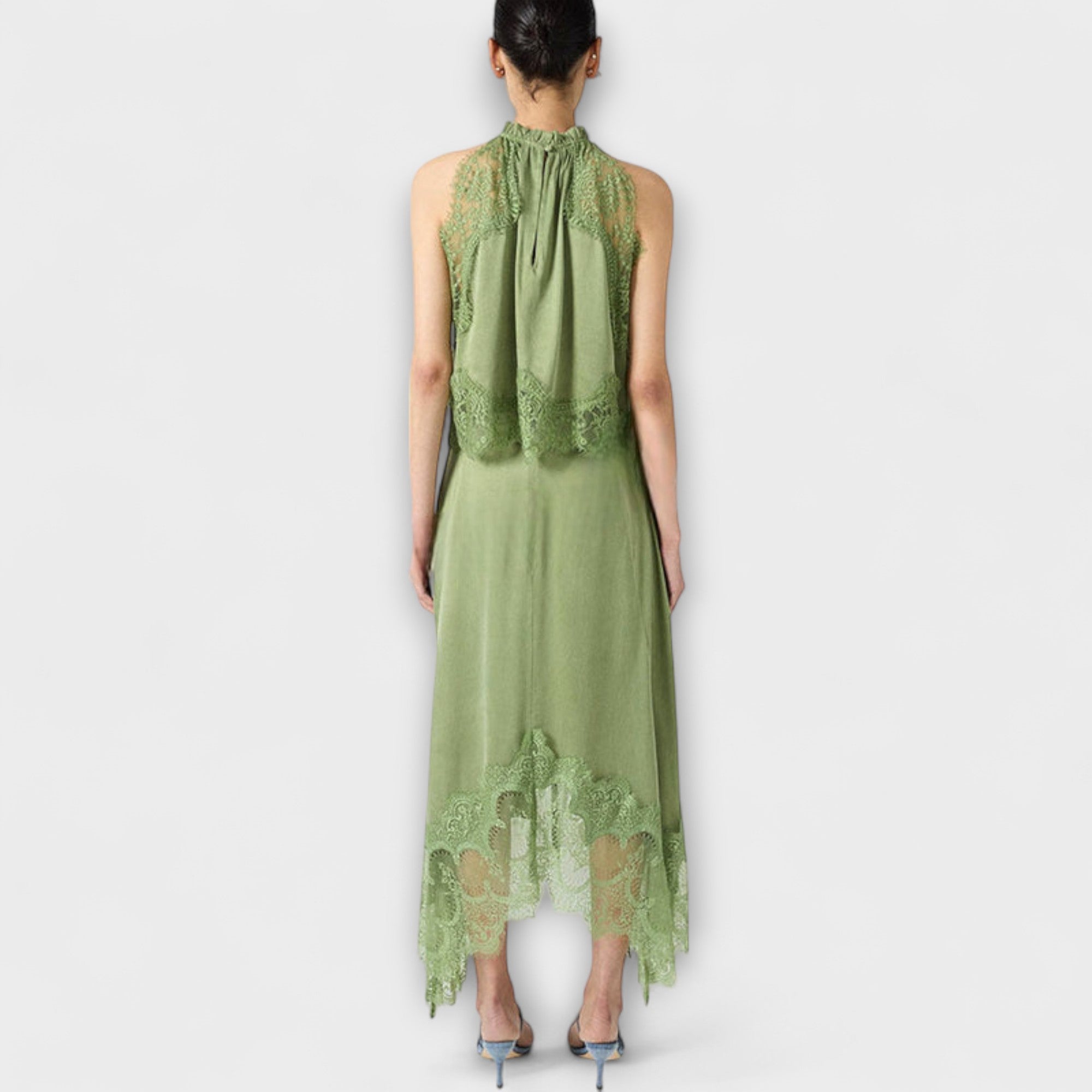 Kaia - Satinbluse mit Spitzenakzenten und plissiertem Ausschnitt im Set